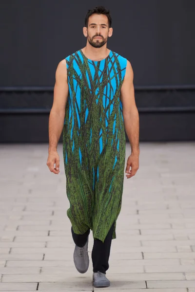 Look 32